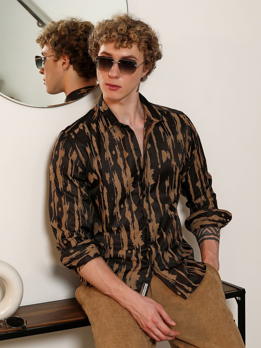 Campus Sutra Men Comfort Fit Abstract Printed Spread Collar Cotton Casual Shirt