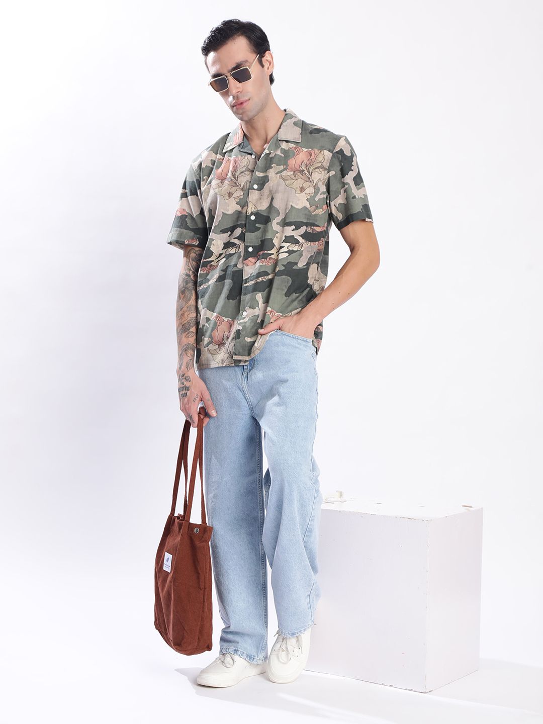 Bene Kleed Men Printed Cuban Collar Short Sleeves Relaxed Fit Casual Shirt