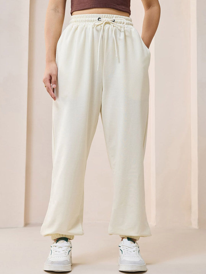 Bewakoof Gardenia Beige Wanita Besar Santai Fit Cotton Jogger