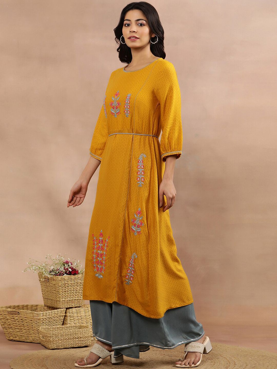 W Ethnic Motifs Embroidered Regular Mirror Work Kurta with Palazzo