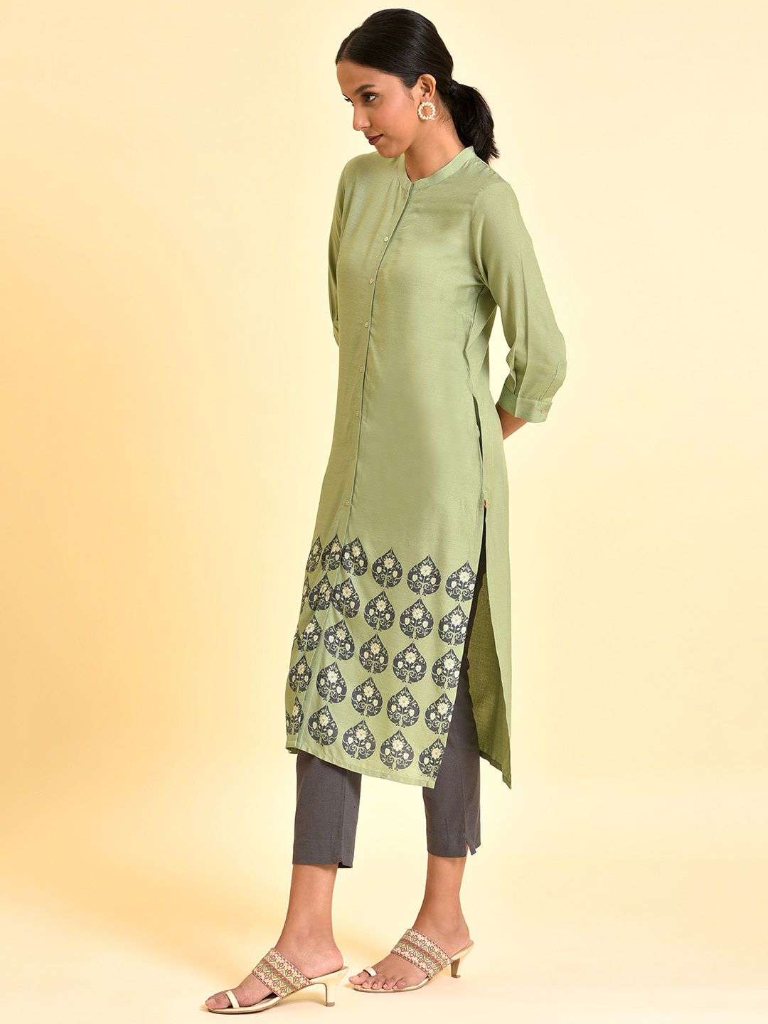 W Ethnic Motifs Printed Mandarin Collar Puffed Sleeves Straight Kurta With Trousers