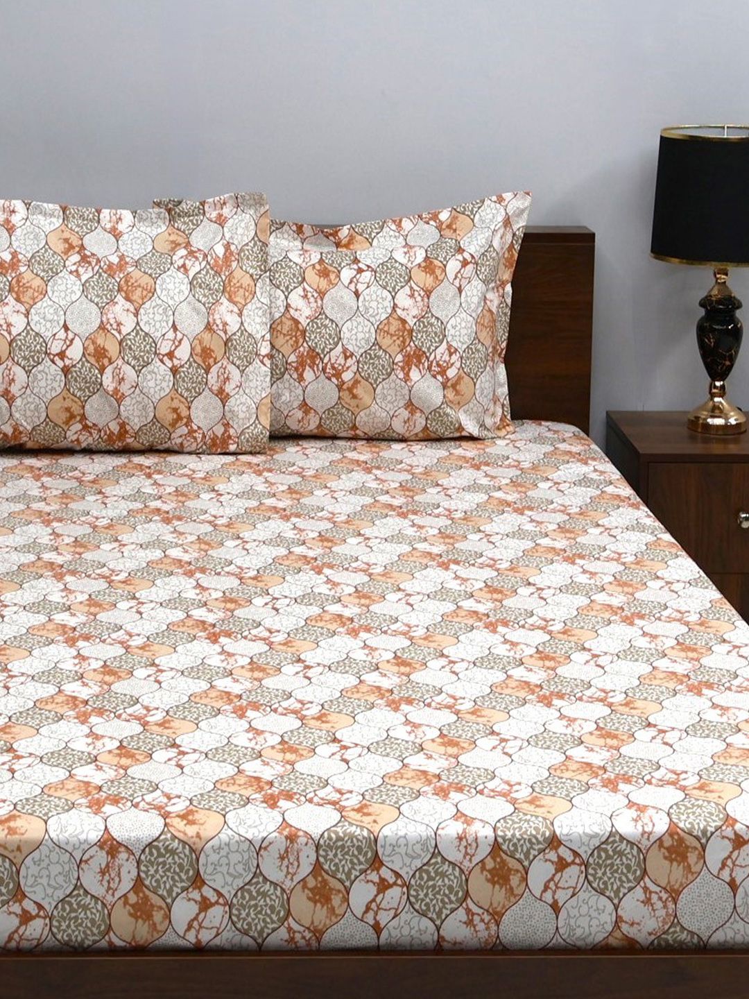 BOMBAY DYEING White & Grey Floral 160 TC Queen Bedsheet With 2 Pillow Covers