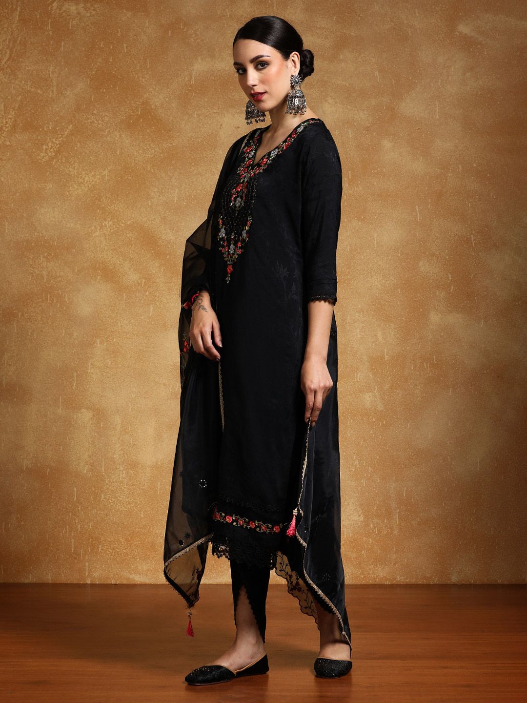 Varanga Women Floral Yoke Design Regular Kurta with Trousers & With Dupatta