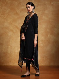 Varanga Women Floral Yoke Design Regular Kurta with Trousers & With Dupatta