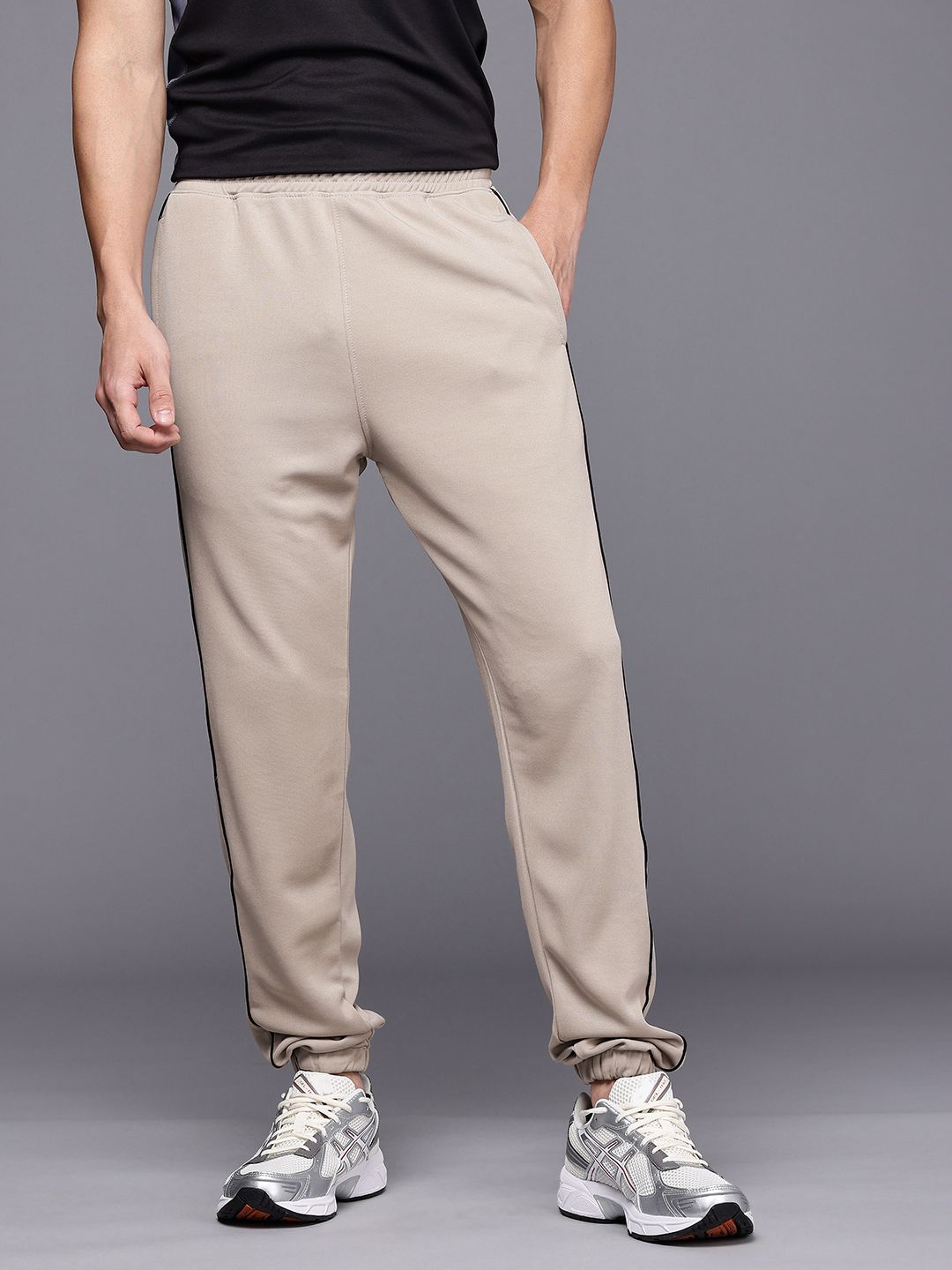 HRX by Hrithik Roshan Men Run On Clouds Trailtrackers Rapid-Dry Running Joggers