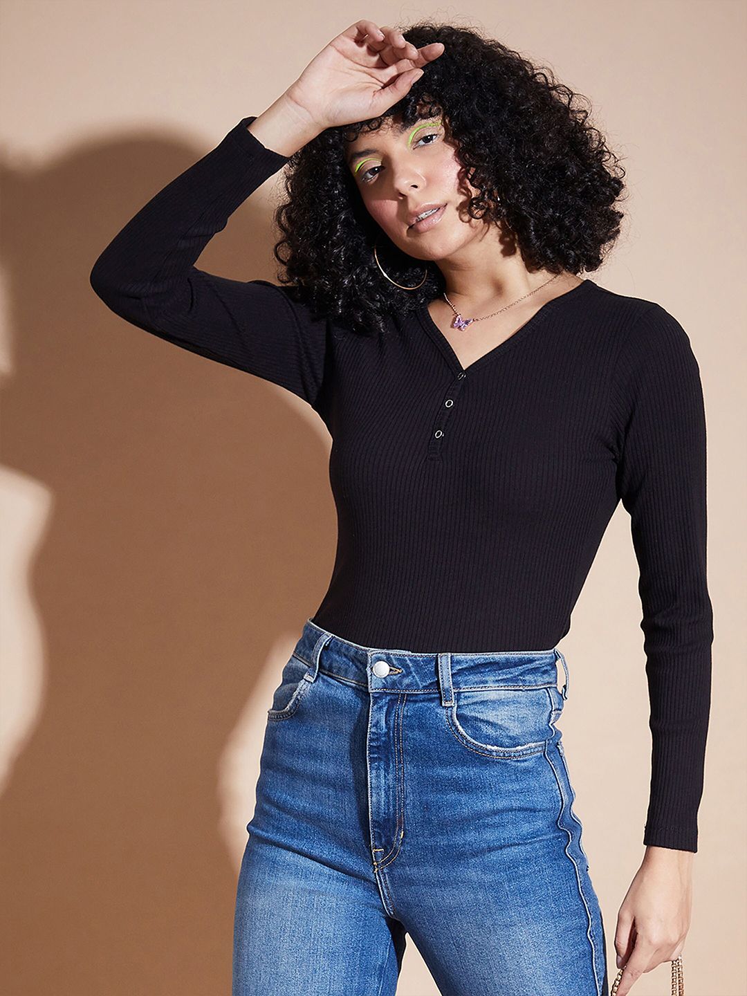 SASSAFRAS BASICS Ribbed V-Neck Fitted Top