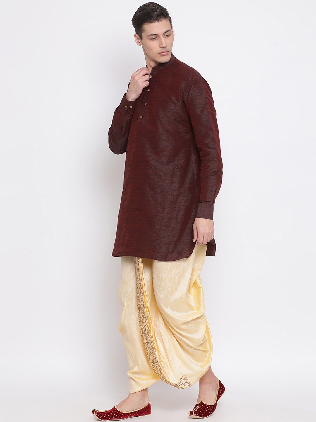 VASTRAMAY Men Beige & Gold-Coloured Embroidered Silk Dhoti