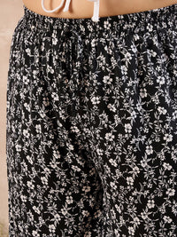 Berrylush Curve Women Black Floral Printed Relaxed High-Rise Parallel Trousers