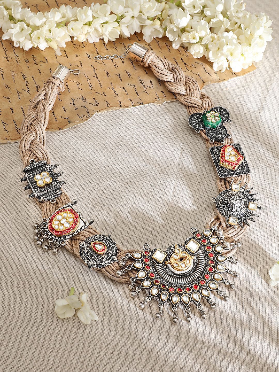 Rubans mengoksikan kalung pernyataan multicolour bold perak dengan terperinci berulir