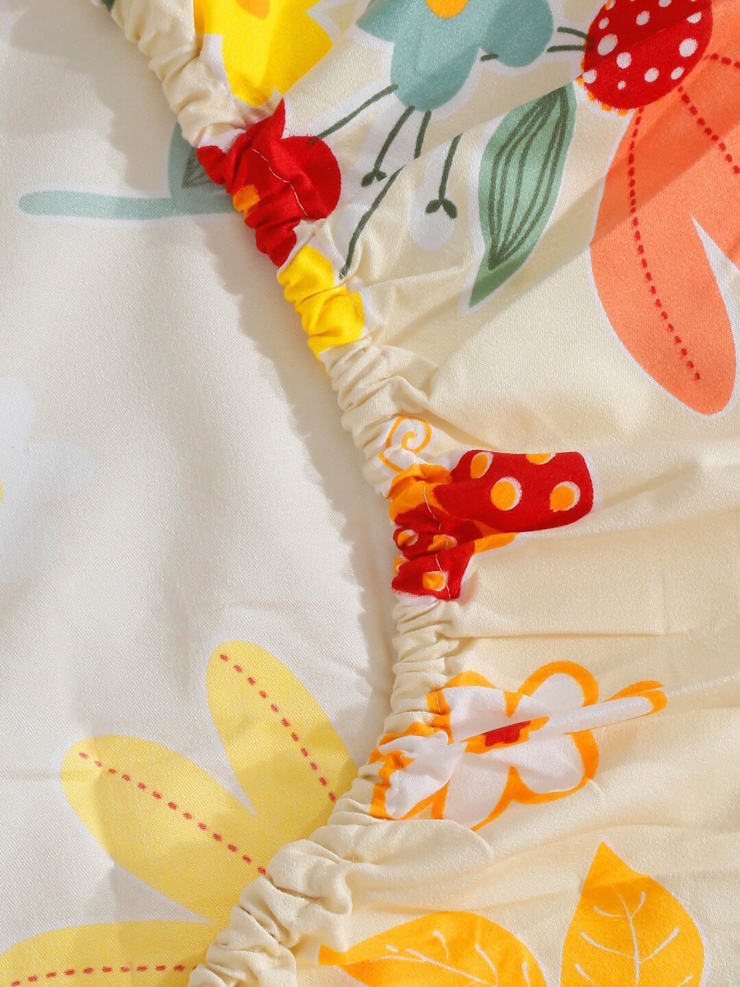 KLOTTHE White & Yellow Printed 300 TC Double King Fitted Bedsheet With 2 Pillow Covers