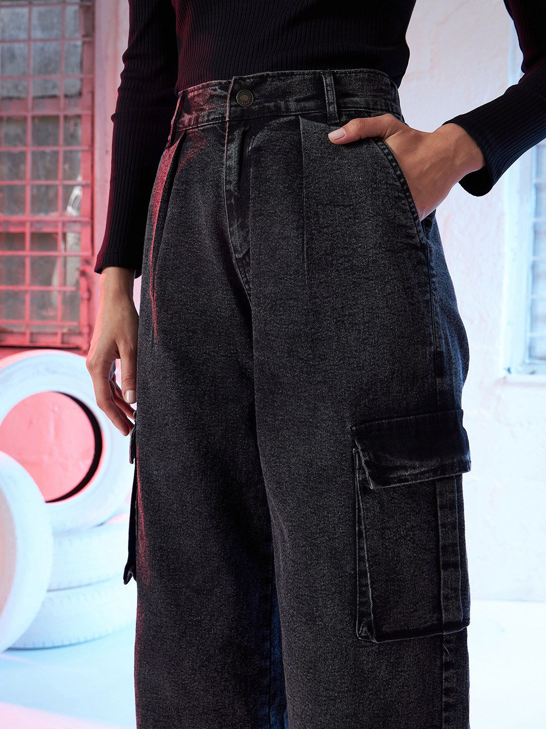 SASSAFRAS Women Black Straight Fit High Rise Clean Look Stretchable Cargo Jeans