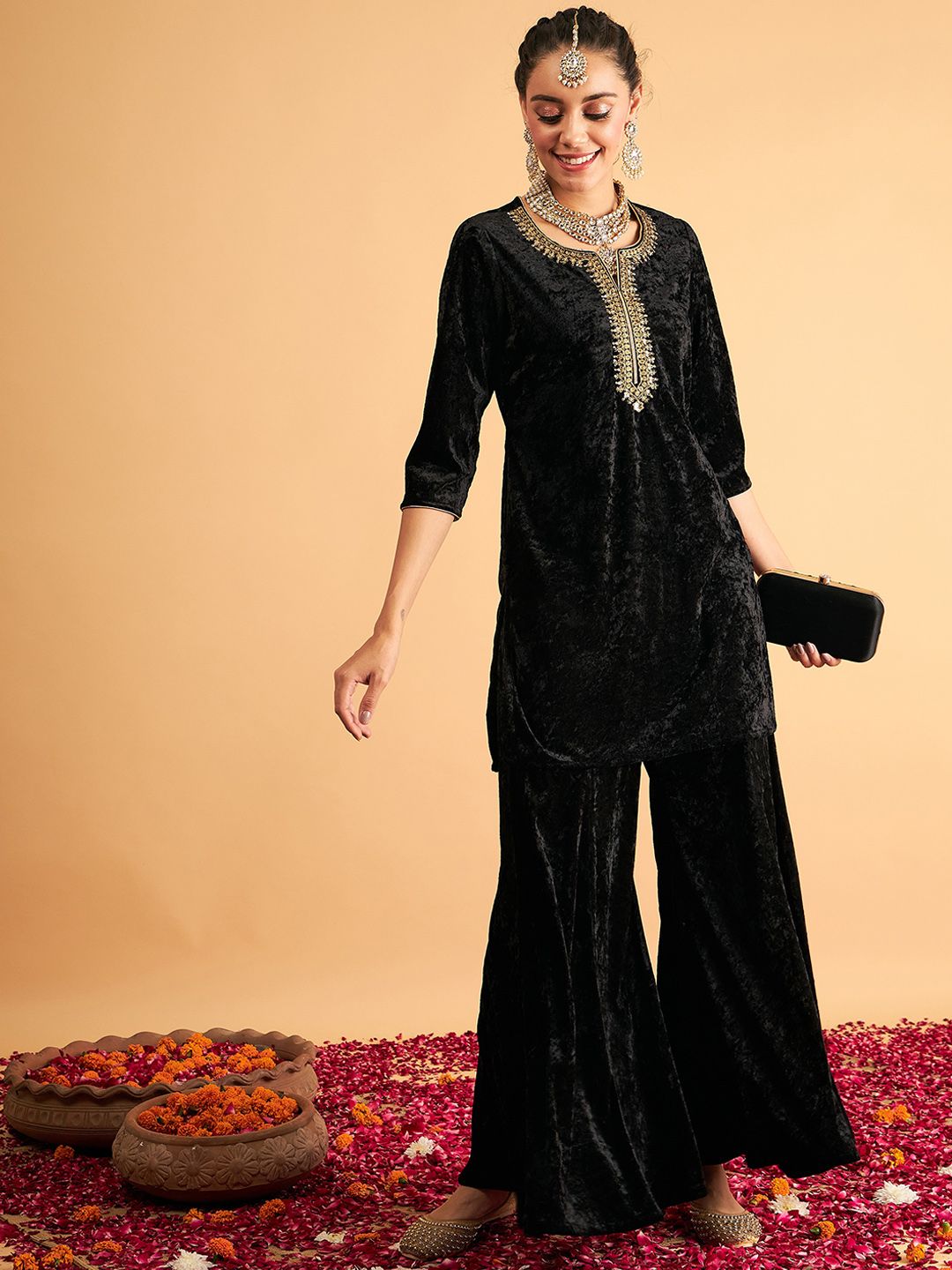 Shae by SASSAFRAS Ethnic Motifs Embroidered Regular Kurta with Palazzos