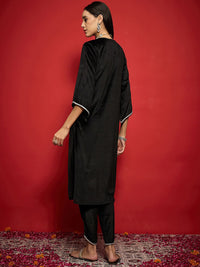 Shae by SASSAFRAS Women Embroidered Grandeur & Majestic Artwork Velvet Kurta