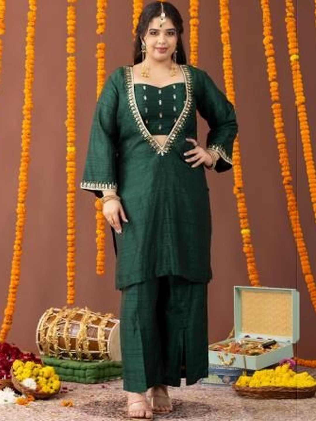 Atasan V-Neck Bersulam Mamicha & Palazzos Co-Ords