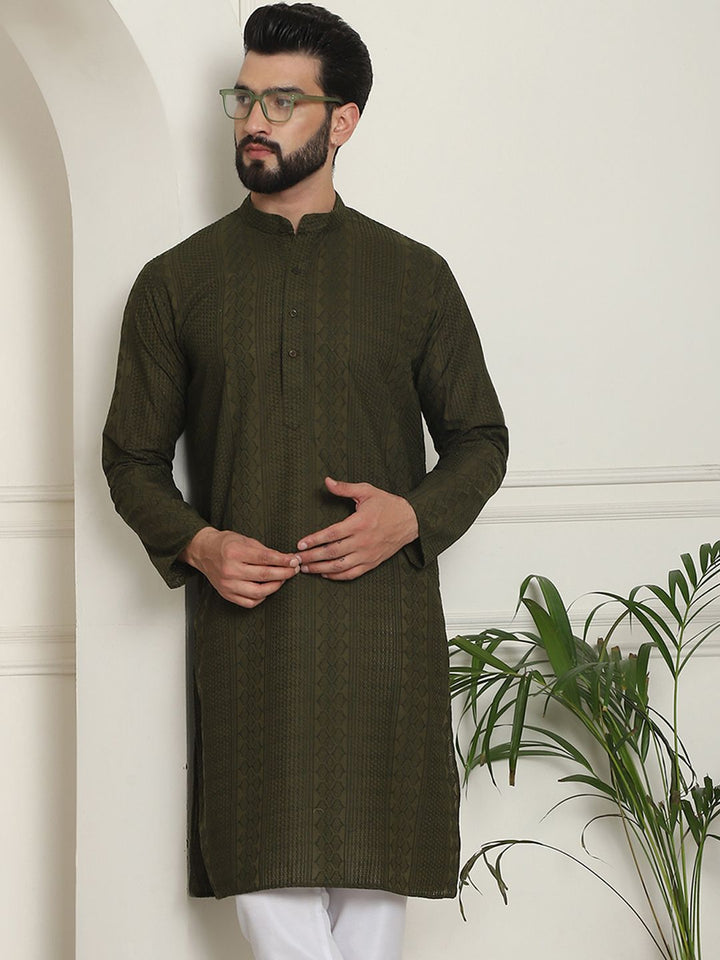 SOJANYA Geometric Embroidered Thread Work Mandarin Collar Pure Cotton Straight Kurta