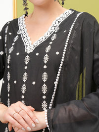 Vishudh V Neck Embroidered Regular Pure Cotton Kurta with Trousers & With Dupatta