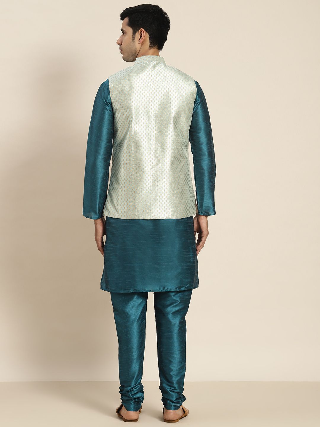 SOJANYA Men Teal Kurta with Churidar