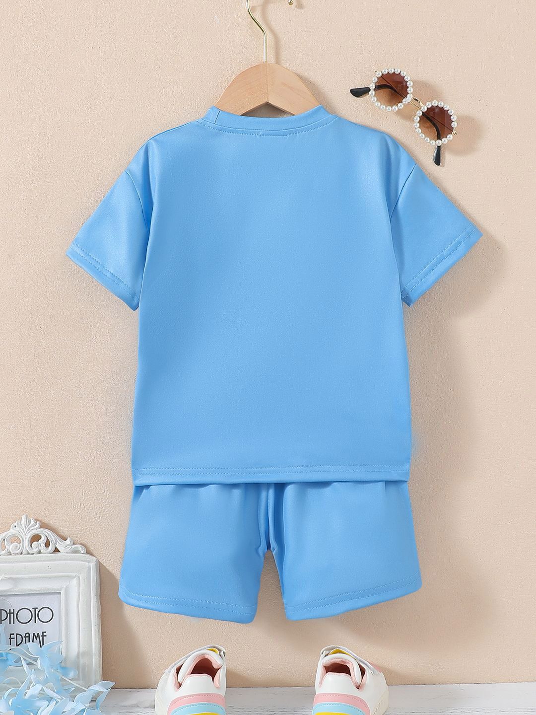 YK Girls Printed T-Shirt & Shorts Clothing Set