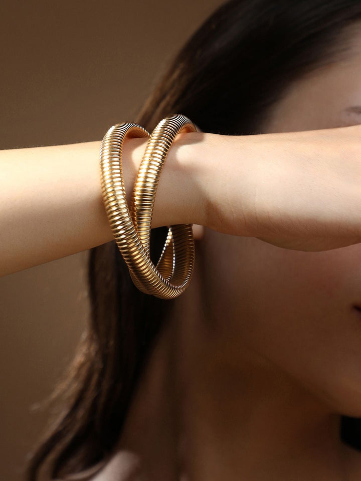 SOHI Women Gold-Plated Ribbed-Intertwine Bracelet