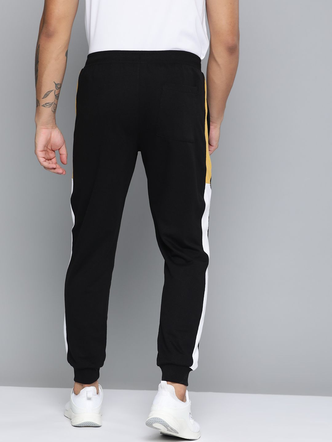 HRX by Hrithik Roshan Men Regular Fit Lifestyle Joggers