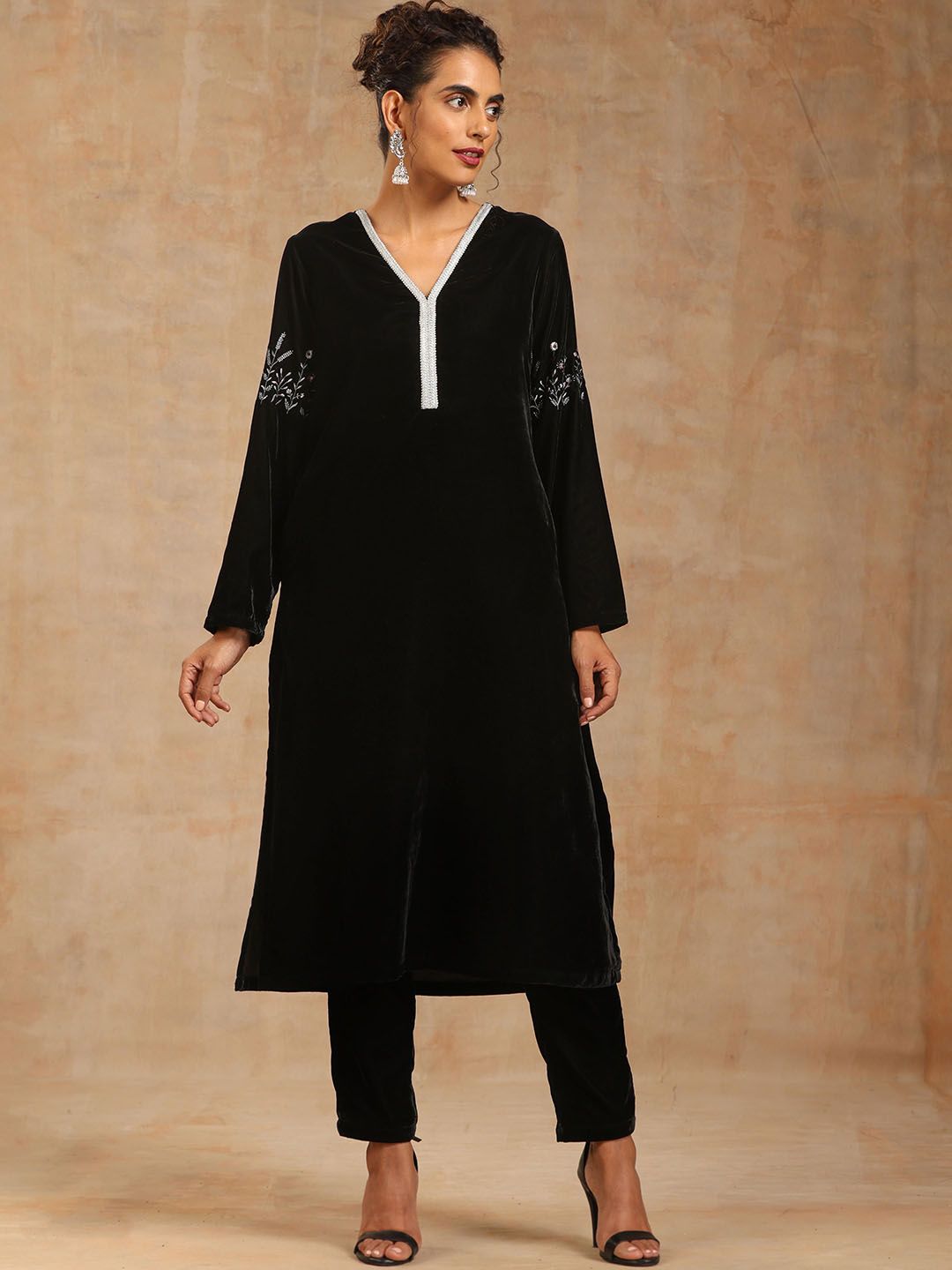 trueBrowns V-Neck Thread Work Velvet A-line Kurta