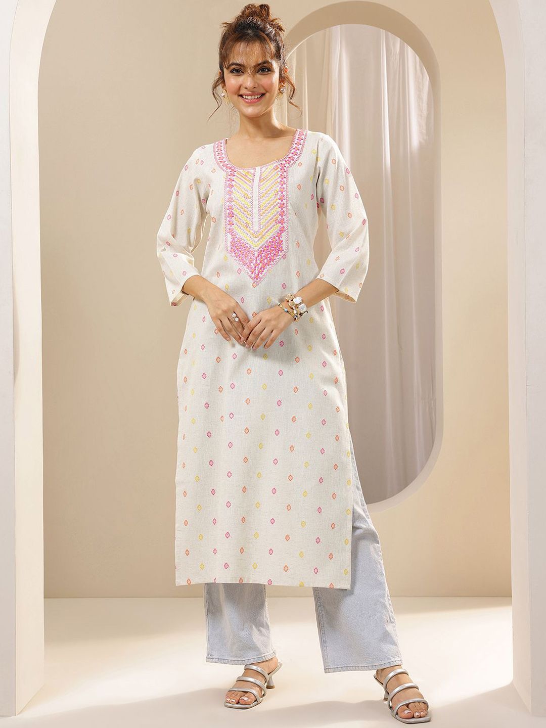 Libas Women Floral Embroidered Thread Work Kurta
