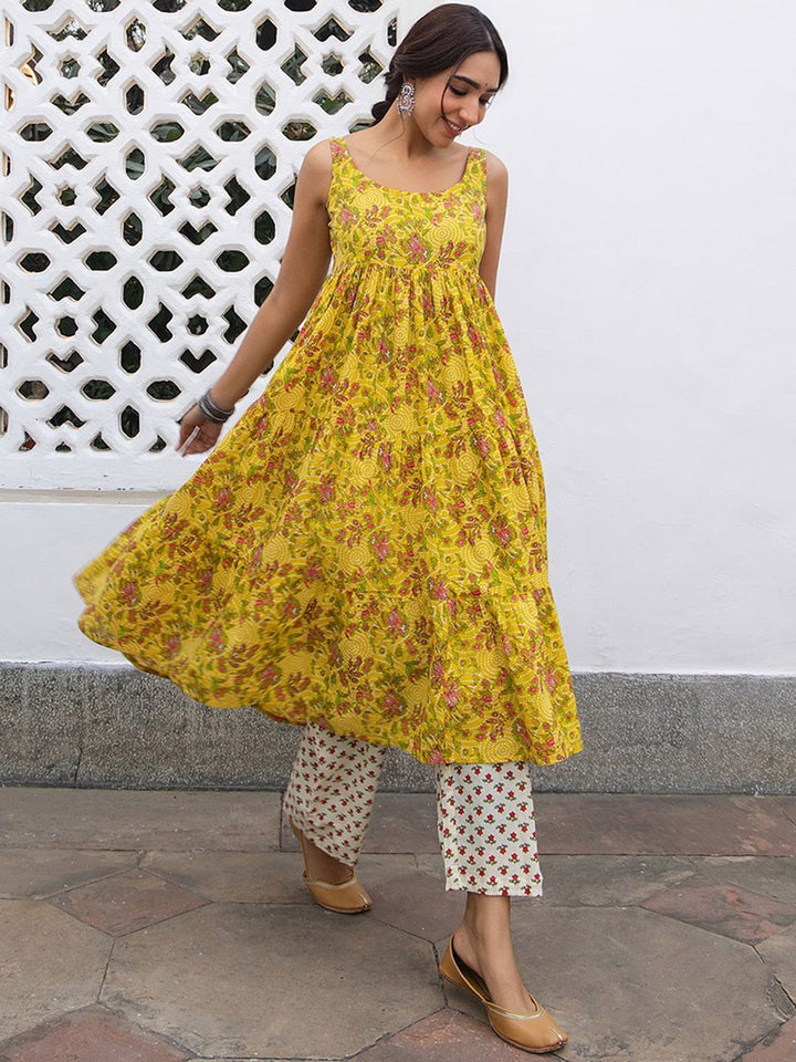 Janasya Floral Printed Empire Pure Cotton Anarkali Kurta with Trousers