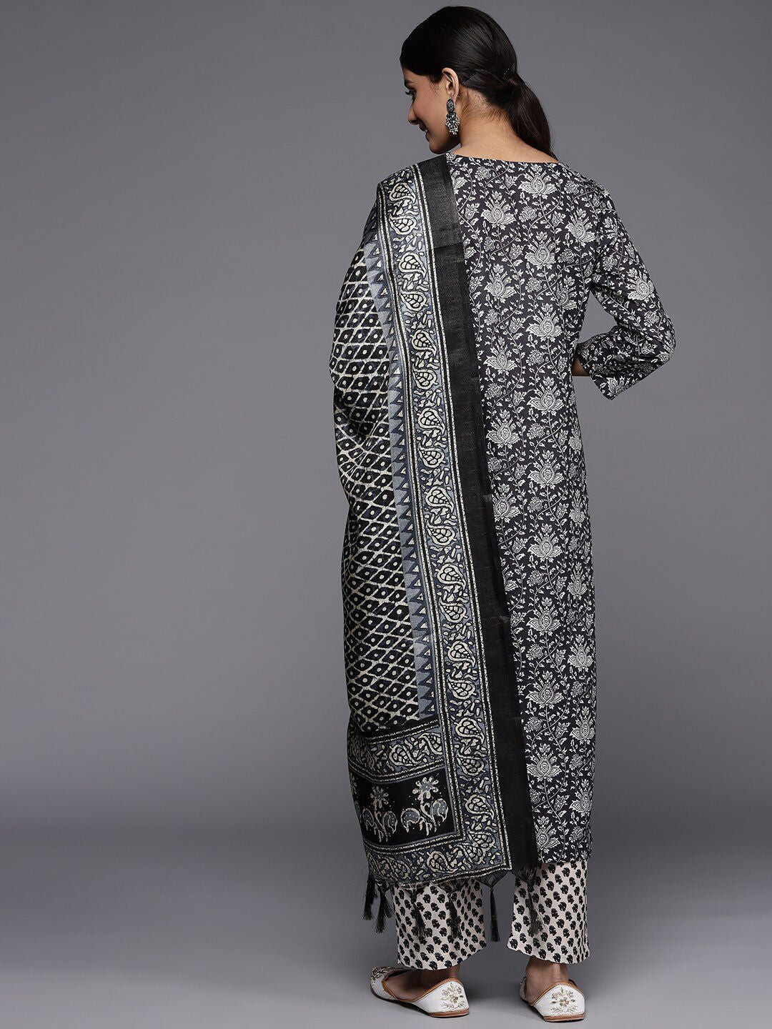Varanga Women Digital Winter Printed Kurta Palazzo &Dupatta