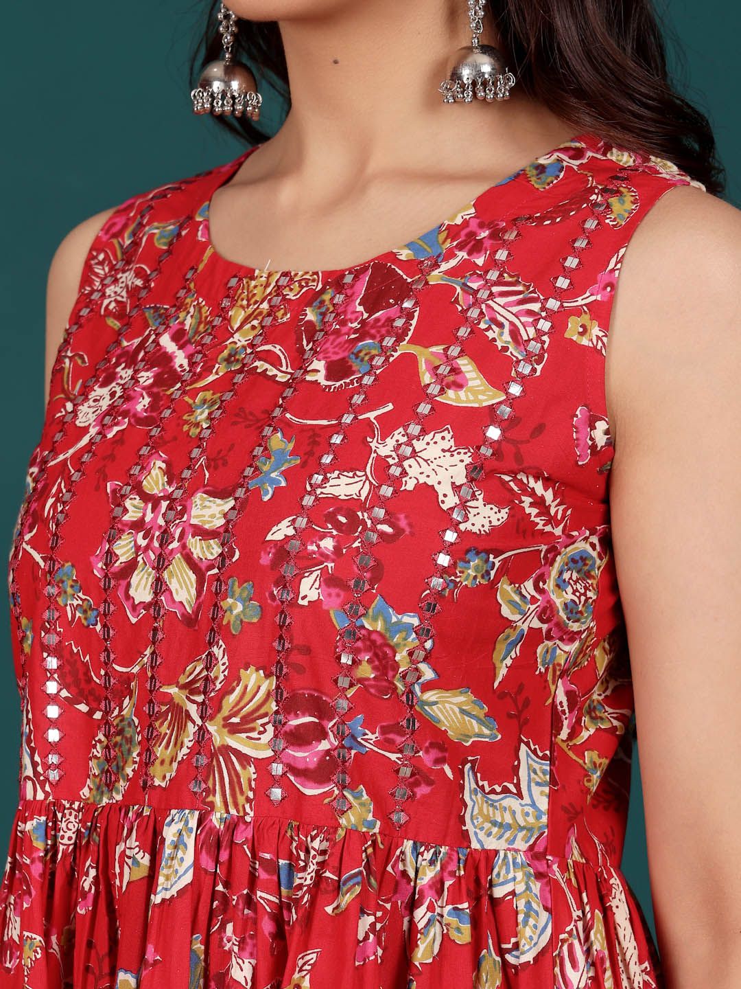 Varanga Women Floral Embroidered Regular Thread Work Pure Cotton Kurti with Sharara