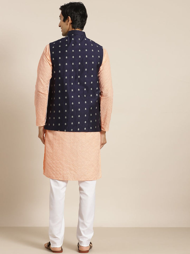 SOJANYA Lelaki Kurta Kapas Tulen Chikankari Warna Peach dengan Jaket Churidar & Nehru