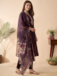 Anouk Violet Ethnic Motifs bersulam kurta lurus dengan seluar & dupatta