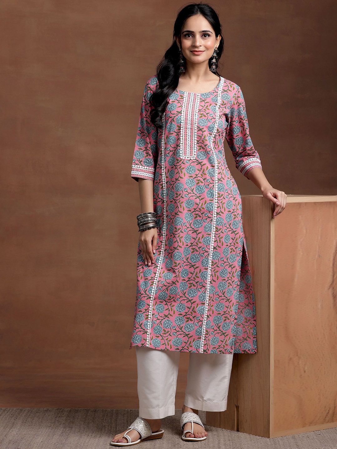 Libas Women Floral Printed Gotta Patti Floral Kurta