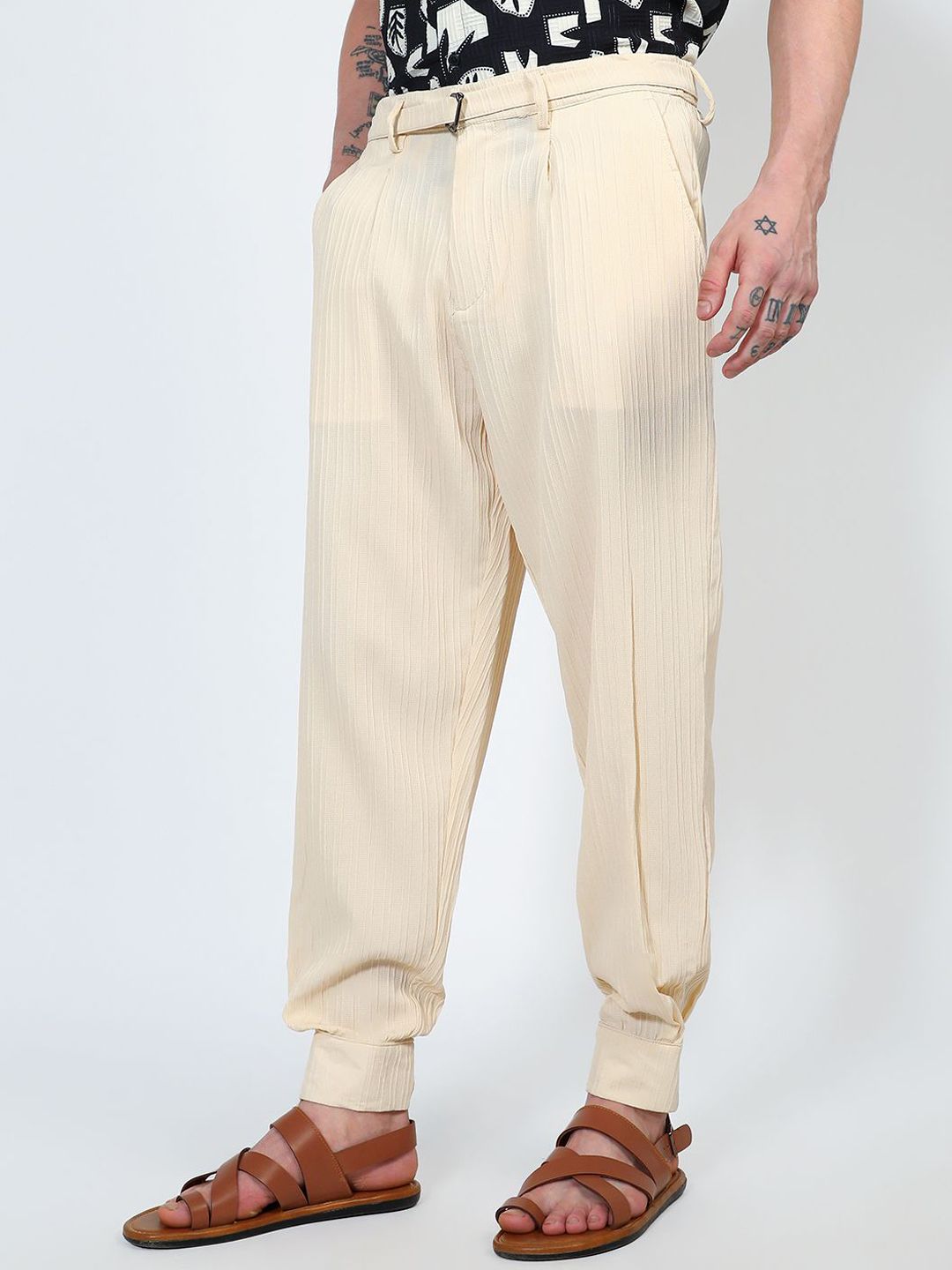 Campus Sutra Men Comfort Easy Wash Pleated Joggers Trousers
