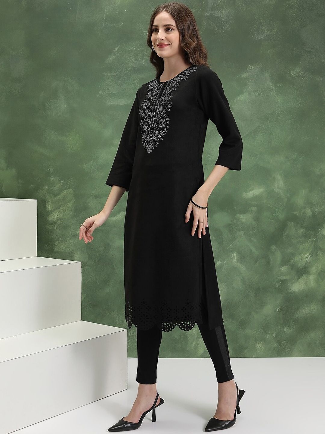 Vishudh Yoke Design Round Neck Straight Kurta
