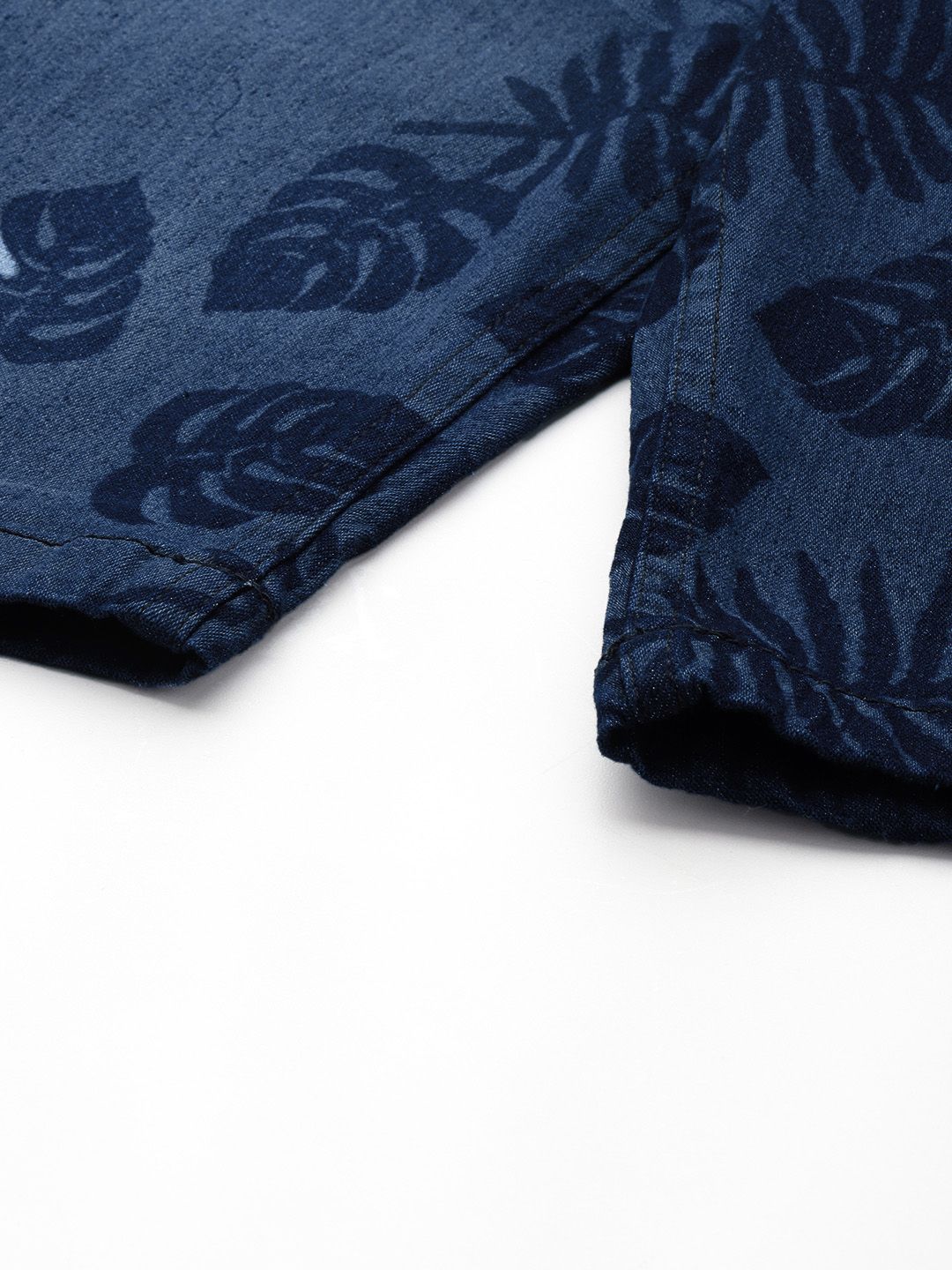 The Indian Garage Co Men Floral Printed Denim Shorts