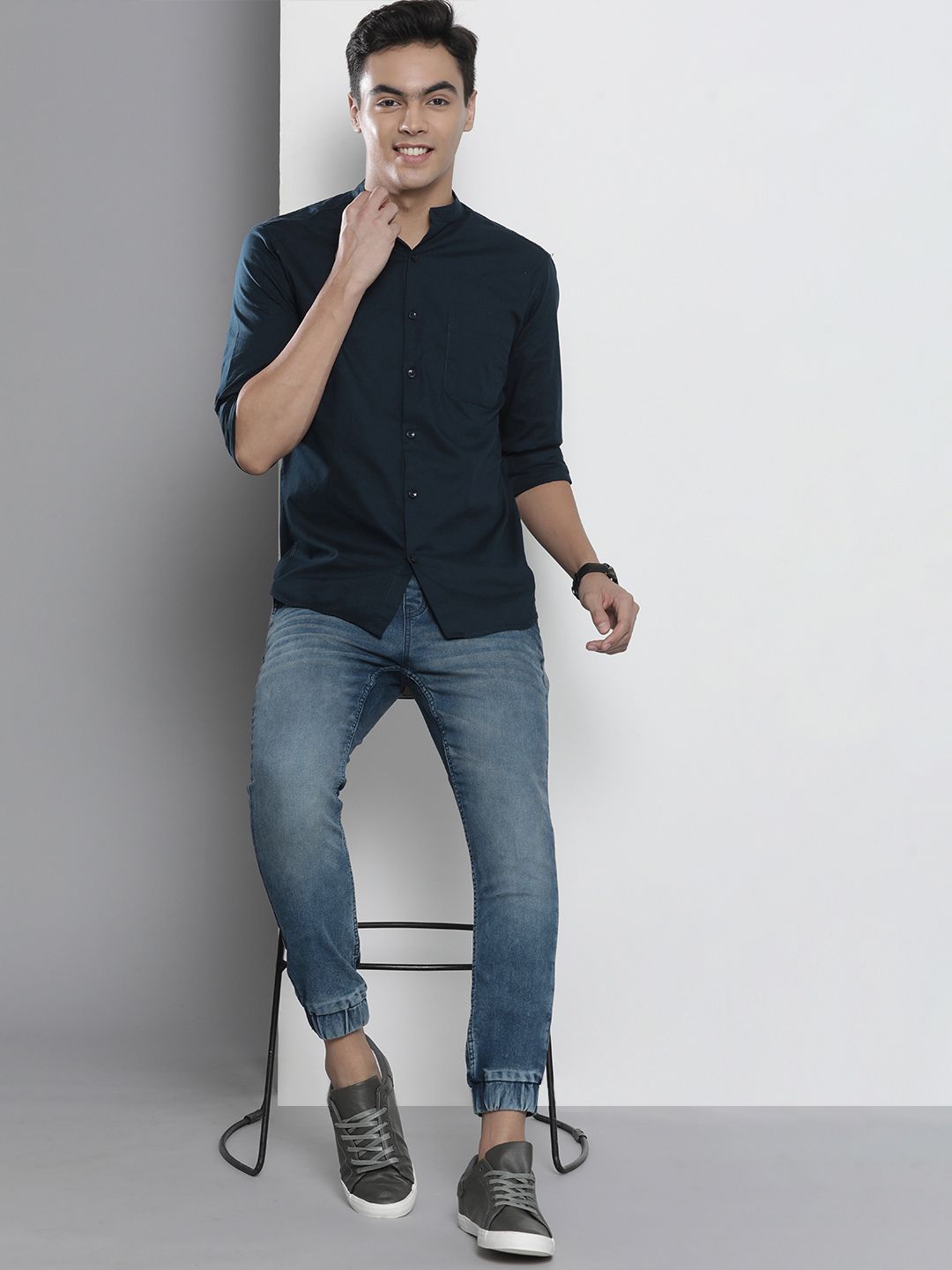The Indian Garage Co Men Blue Cropped Jogger Heavy Fade Jeans
