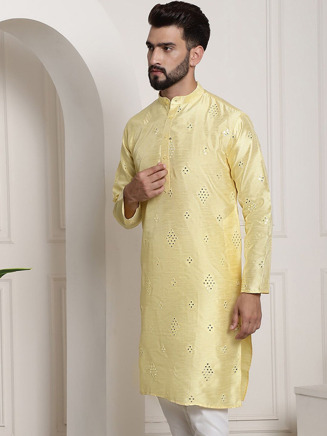 SOJANYA Embroidered Mirror Work Kurta