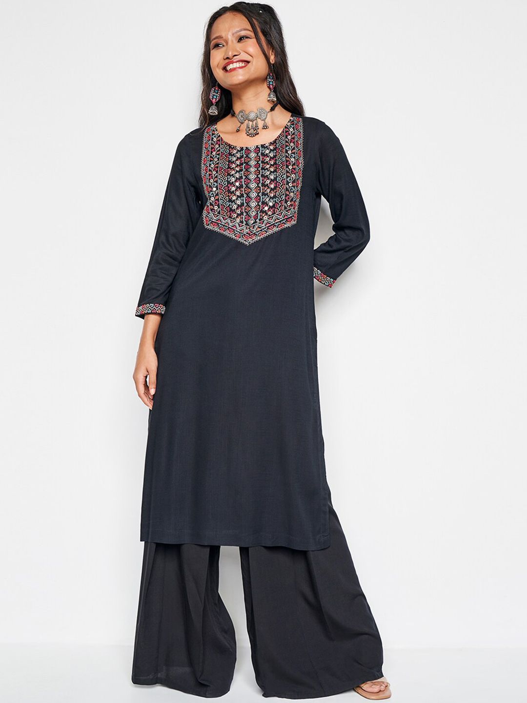 Global Desi Ethnic Motifs Yoke Design Thread Work Straight Kurta
