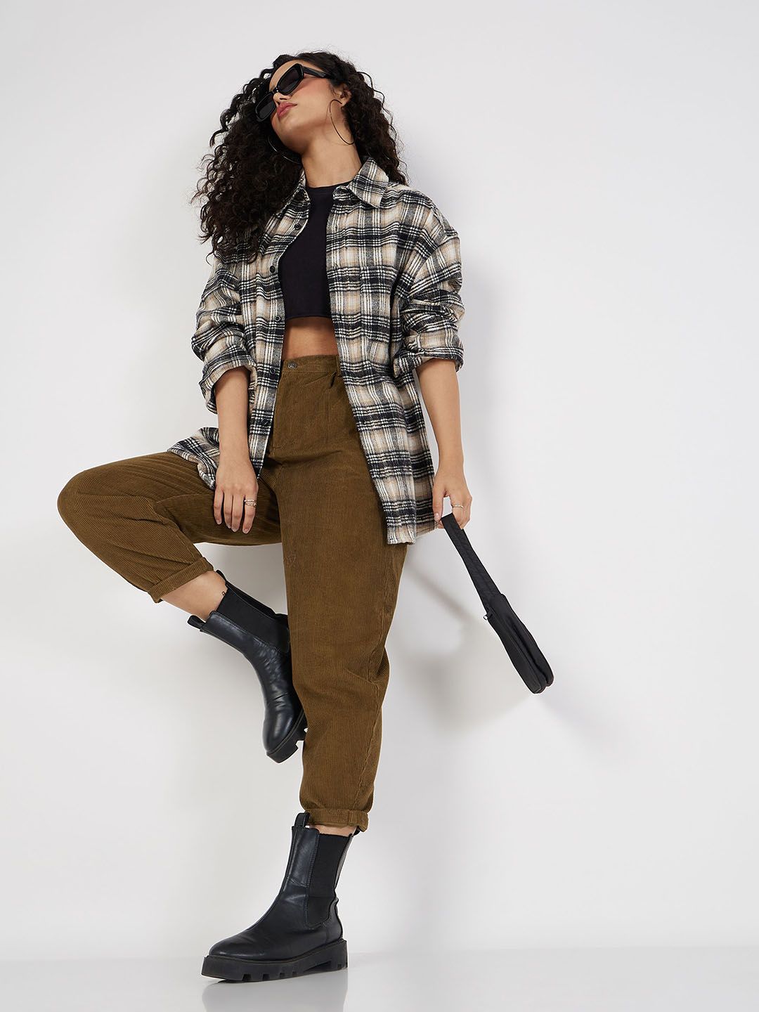 SASSAFRAS Women Pleated Cropped Corduroy Pure Cotton Trousers