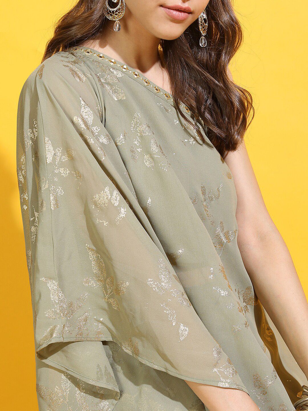 Vishudh Women Green Floral Printed Kurta with Palazzos