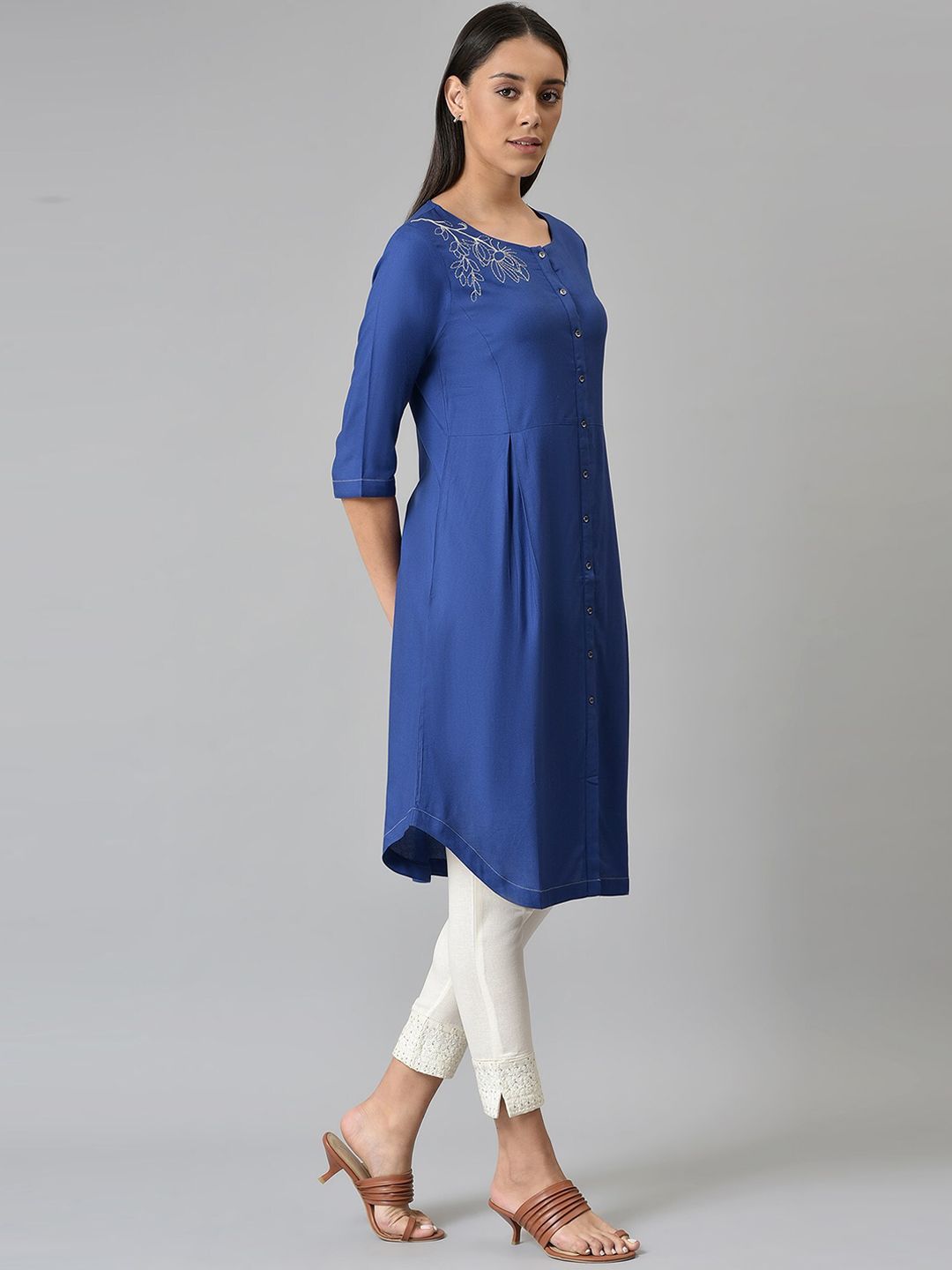 W Women Blue Floral Embroidered Thread Work Floral Printed  Kurta