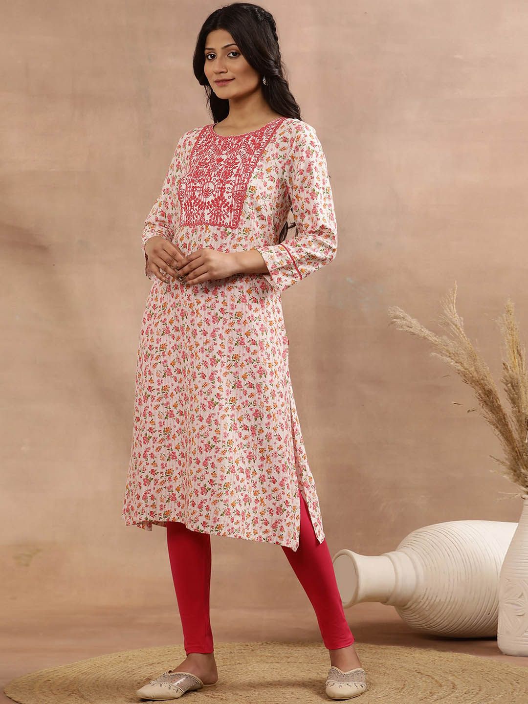 W White & Pink Floral Printed Thread Work Straight Kurta
