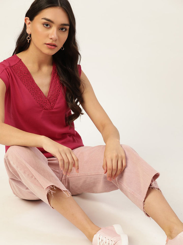 Lengan baju merah jambu dressberry di bahagian atas biasa