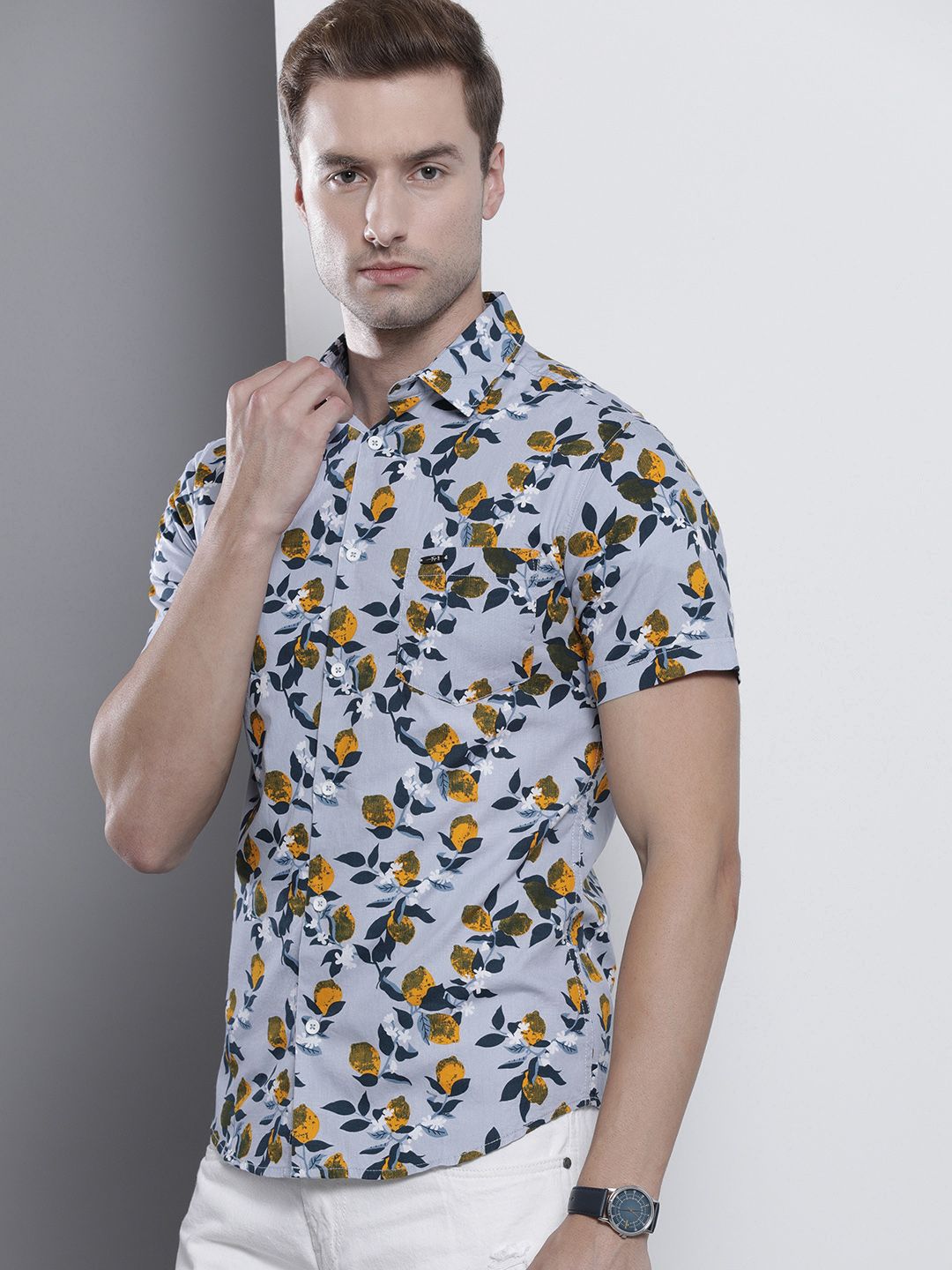 The Indian Garage Co Men Slim Fit Floral Printed Resortwear Shirt
