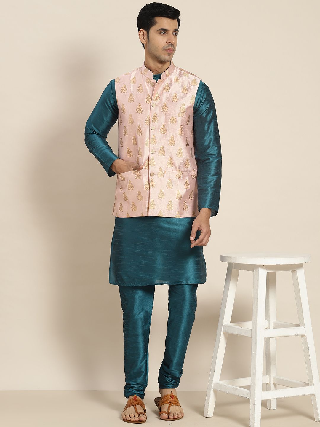 SOJANYA Men Teal Kurta with Churidar