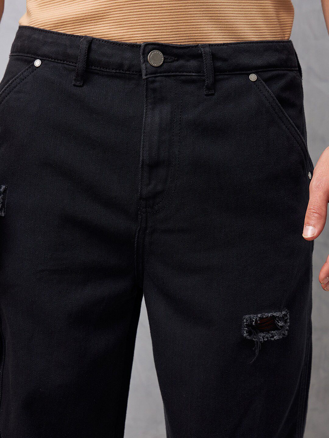 Bewakoof Men Black Straight Fit High-Rise Mildly Distressed Cargo Styles Jeans
