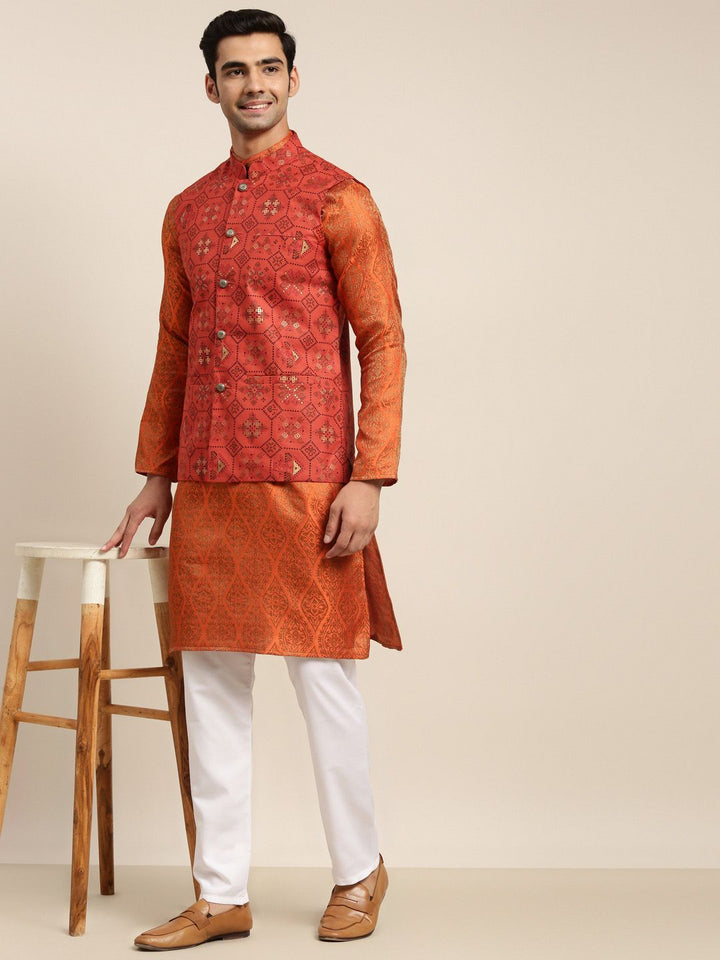 Sojanya Motif Etnik Orange Kurta dengan Piyama & Nehru Jacket