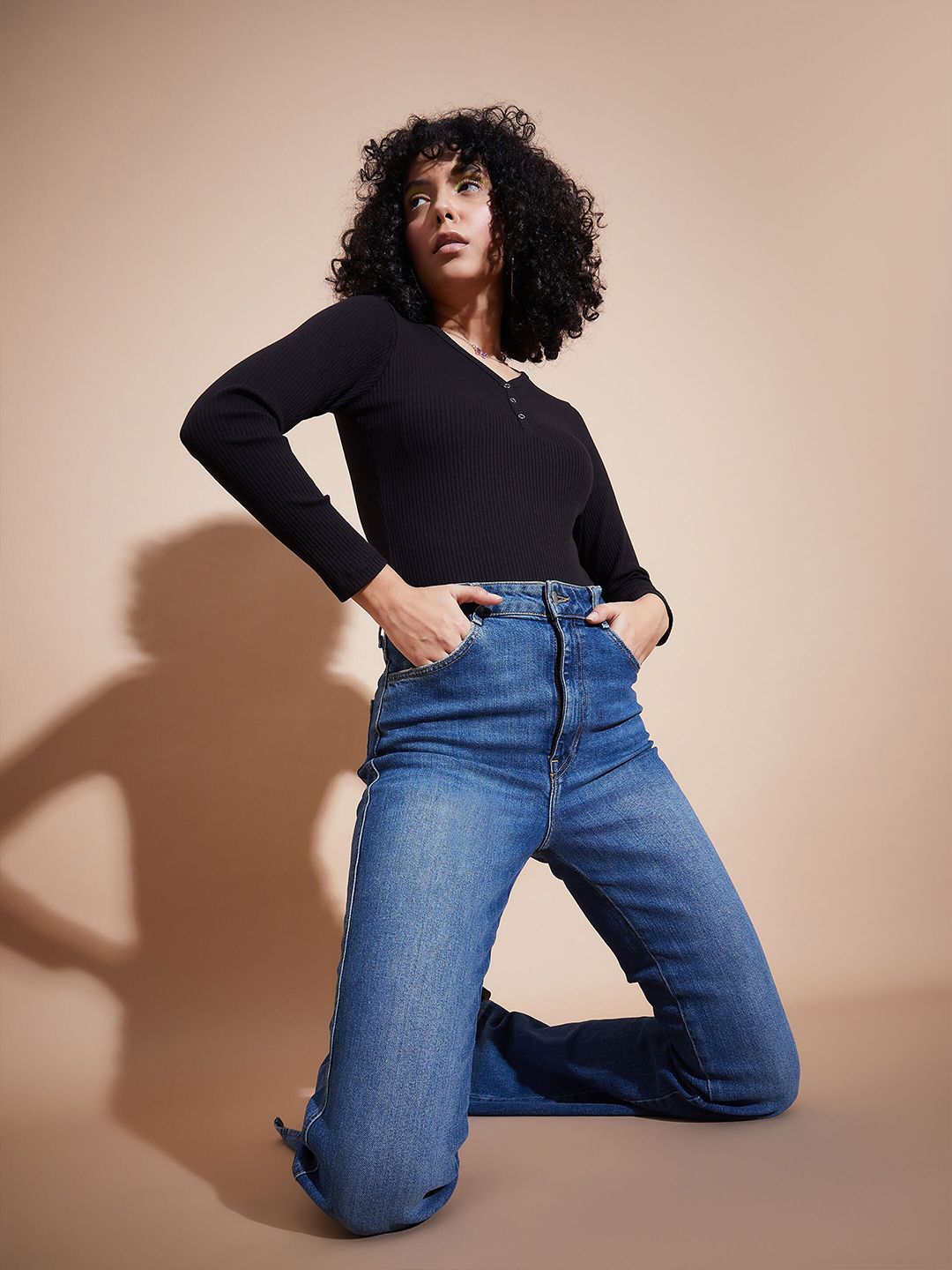 SASSAFRAS BASICS Ribbed V-Neck Fitted Top