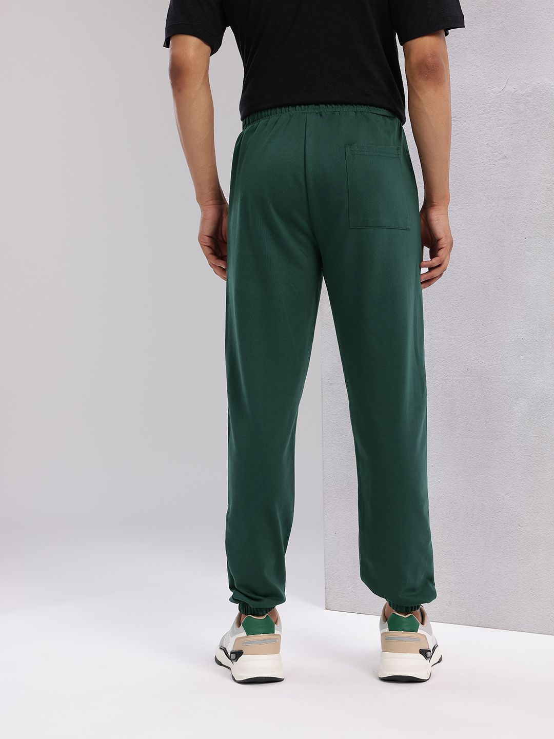 HRX by Hrithik Roshan Men Panelled Mid-Rise Regular Fit Lifestyle Joggers