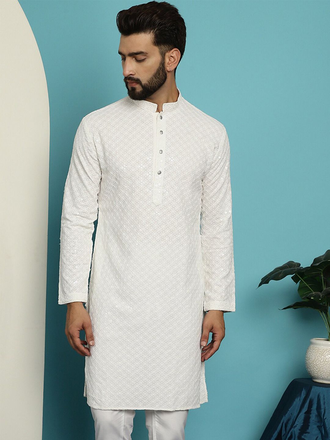 SOJANYA Geometric Embroidered Pure Cotton Mandarin Collar Straight Kurta